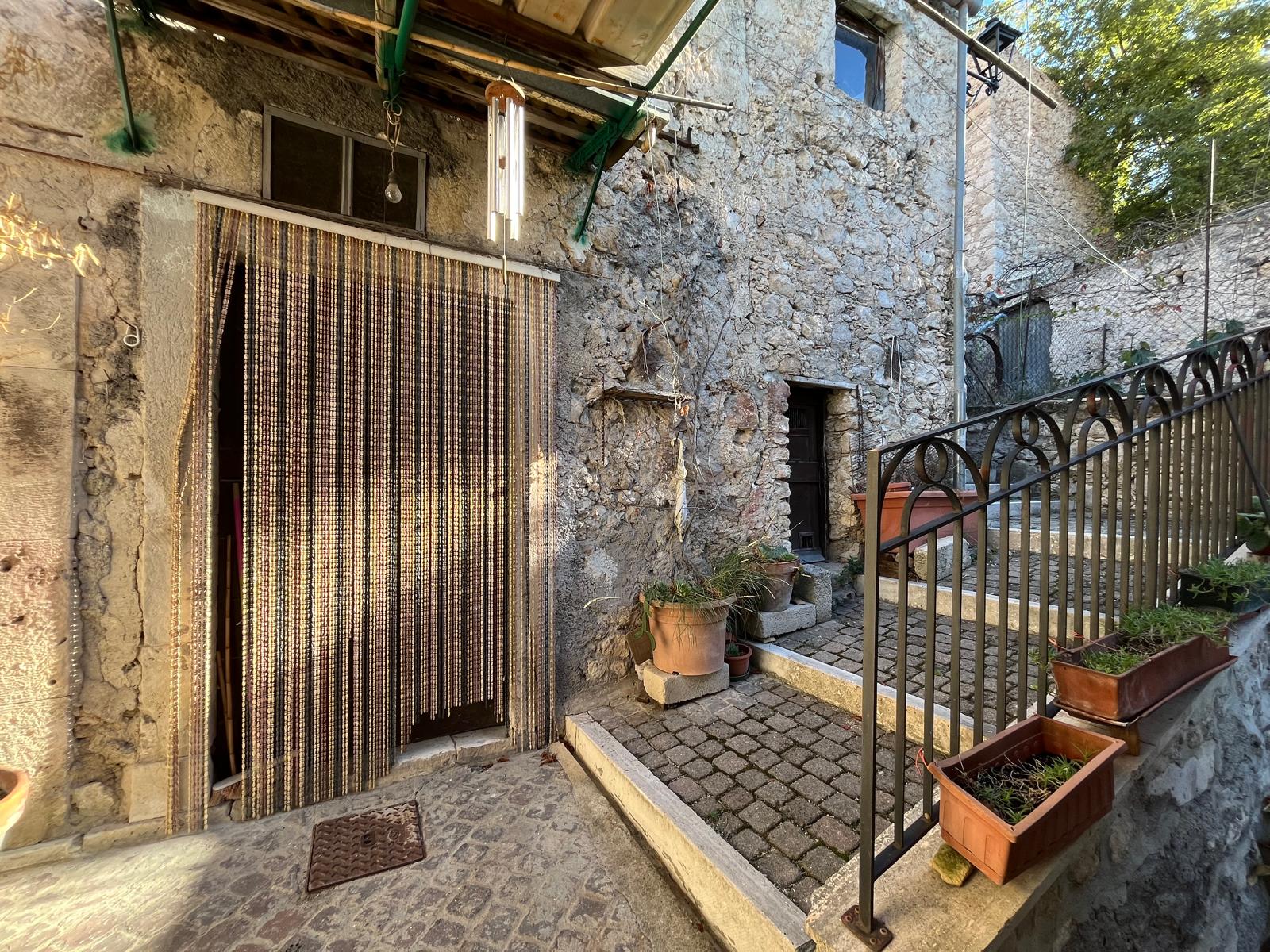 Semi-detached home in Roccacasale