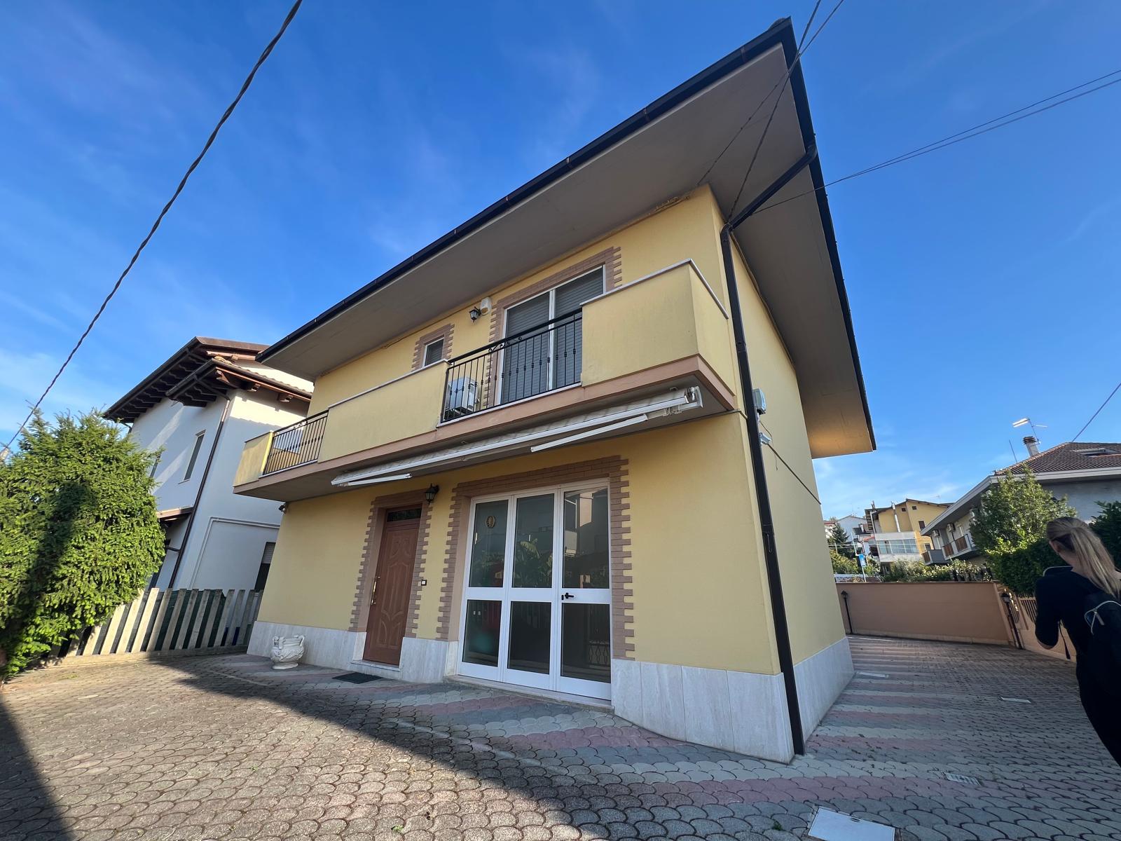 Casa Indipendente a Cappelle sul Tavo
